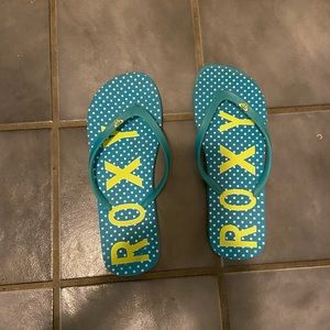 Teal & yellow roxy flip flops